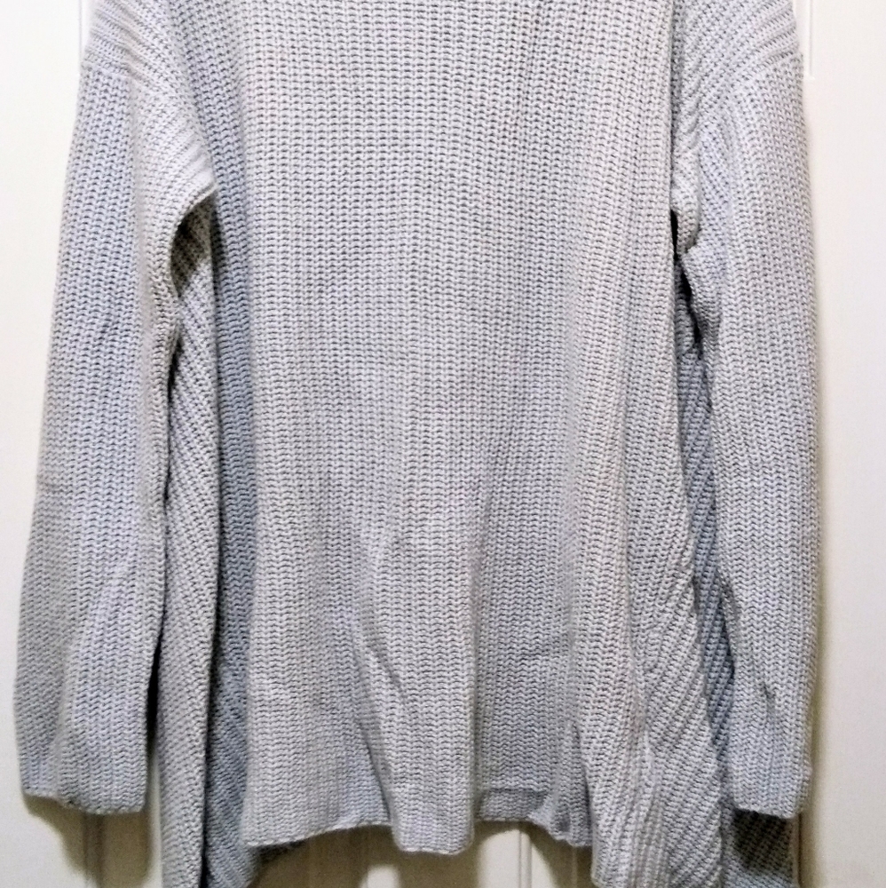 ✨ HOST PICK ✨ Open-Back, Twist Sweater - Picture 7 of 16